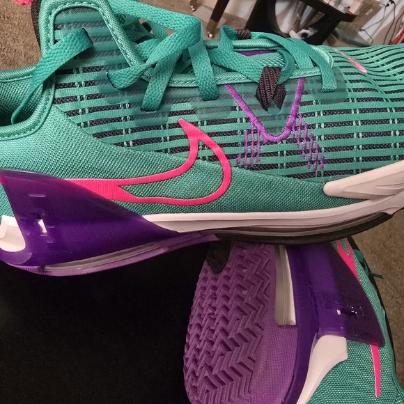 Nike LeBron WITNESS 6 EMERALD BERRY